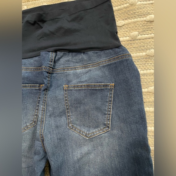 Maternity skinny jean size small (4-6) - Picture 4 of 6